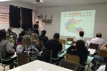 Secretaria de Saúde promove treinamento para enfermeiros, técnicos e auxiliares de enfermagem e médicos.