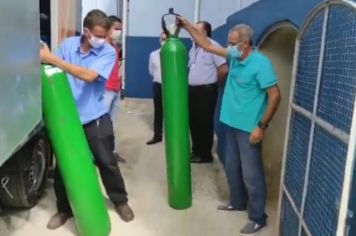 Doação de cilindros de oxigênio