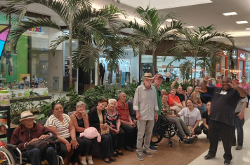 Quarta passeio no Shopping Buriti com Idosos do CDI e CREAS