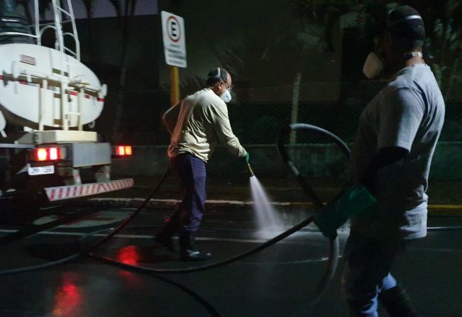 CORONAVÍRUS: Prefeitura intensifica lavagem e higienização de ruas em Espírito Santo do Pinhal 