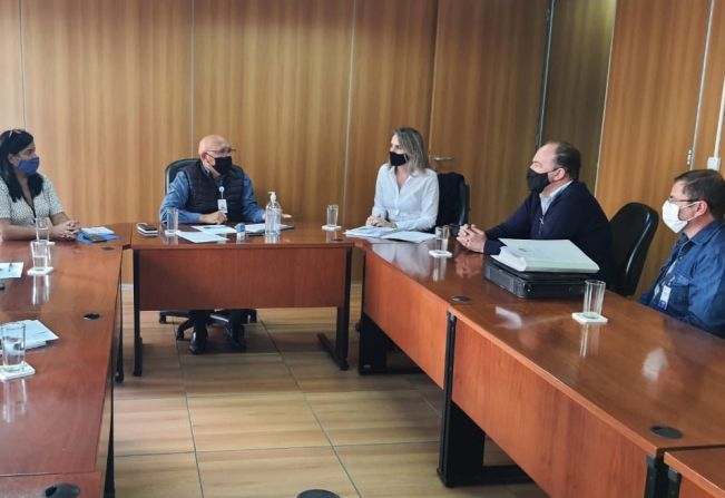 A Diretora de Educação, o Diretor de Obras e o Chefe do Setor de Projetos estiveram na FDE (Fundação para o Desenvolvimento da Educação)