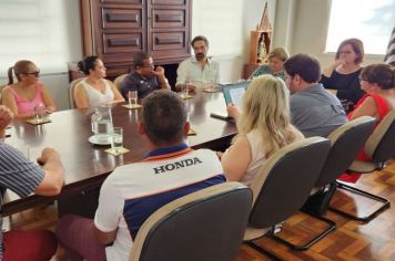 ADMINISTRAÇÃO MUNICIPAL SE REÚNE COM SINDICATO DOS SERVIDORES MUNICIPAIS