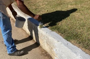 Departamento Municipal de Serviços Urbanos realiza melhorias na Praça Antônio Pereira 