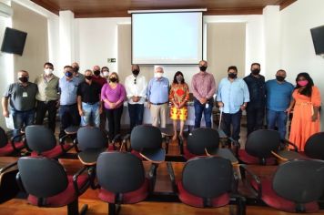 ADMINISTRAÇÃO MUNICIPAL FORMALIZA INÍCIO DAS OBRAS DE INFRAESTRUTURA DAS CASAS POPULARES