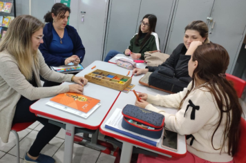 AS FORMAÇÕES NA REDE MUNICIPAL DE EDUCAÇÃO CONTINUAM