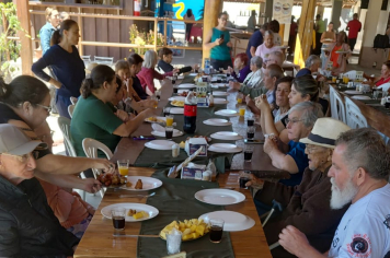Sexta almoço de encerramento no restaurante Tijoleiro em Jacutinga, idosos do CDI e do CREAS