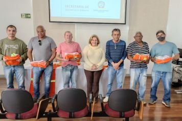 ENTREGA DE NOVOS UNIFORMES PARA O SETOR DE TRÂNSITO  