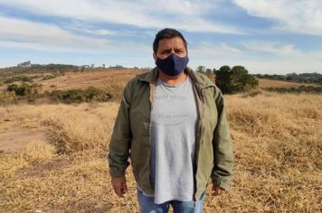 DIRETOR DE HABITAÇÃO VISITA AS TERRAS DO MORRO AZUL