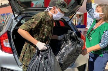 Drive-Thru da solidariedade arrecada cerca de 1,4 tonelada de alimentos e 7 mil peças de roupas em Espírito Santo do Pinhal