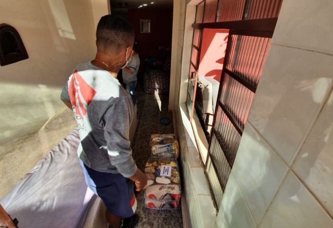 ALUNOS DA REDE MUNICIPAL DE EDUCAÇÃO RECEBEM “KIT MERENDA ESCOLAR”