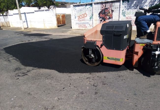 ADMINISTRAÇÃO MUNICIPAL CONTINUA COM A OPERAÇÃO TAPA-BURAC