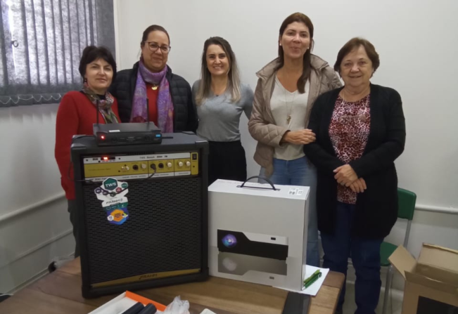 NOVOS EQUIPAMENTOS PARA AS ESCOLAS MUNICIPAIS