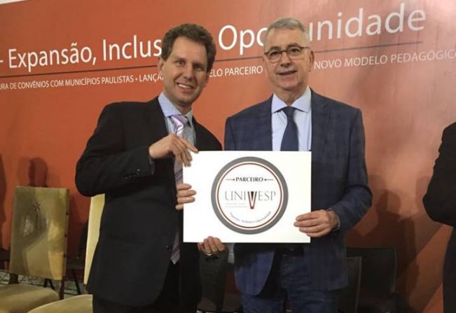 Assinatura de convênio para Univesp