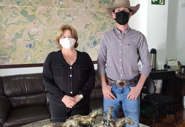 Prefeita Municipal teve a honra de receber em seu gabinete o ilustre pinhalense Filipe Masetti Leite