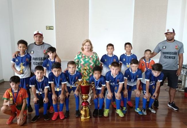 PREFEITA RECEBE PINHAL FUTSAL SUB 10, CAMPEÕES DA LIGA RIOPARDENSE
