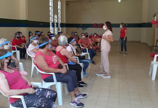 Roda de conversa: Câncer de Colo e Mama, com o Dr. Ricardo e a Enfermeira Tamara, no Lago Municipal.